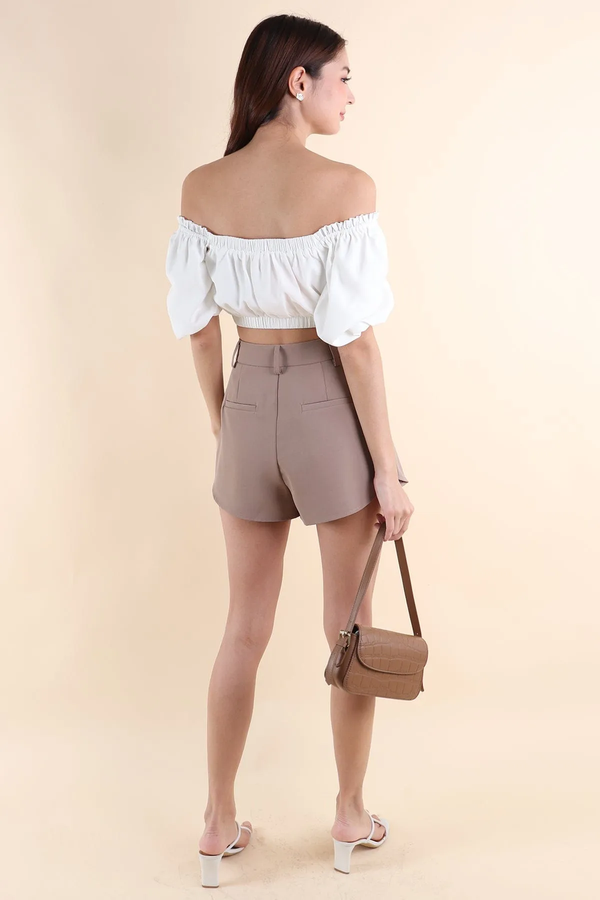 LUCERNE PLEATED SHORTS IN KHAKI
